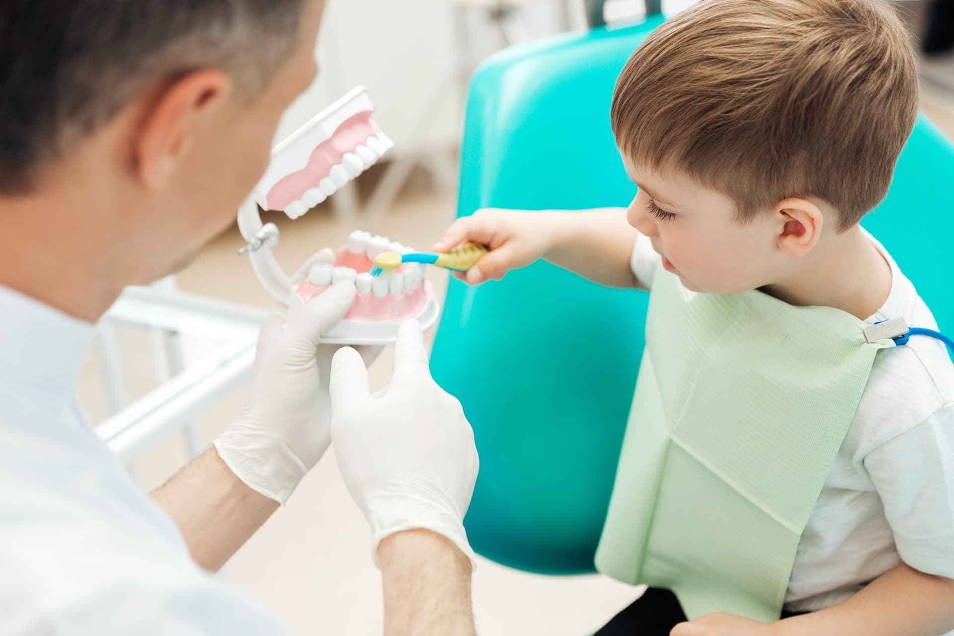 Contactar con dentista infantil en Lugo y Monforte