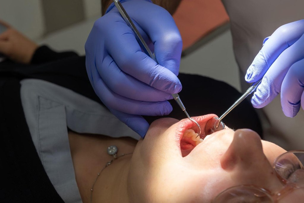 ¿Qué alimentos dañan mis dientes?